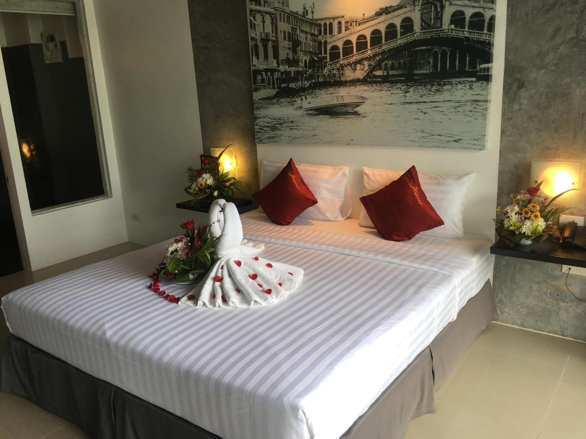 The Front Hotel And Apartments Patong Oda fotoğraf