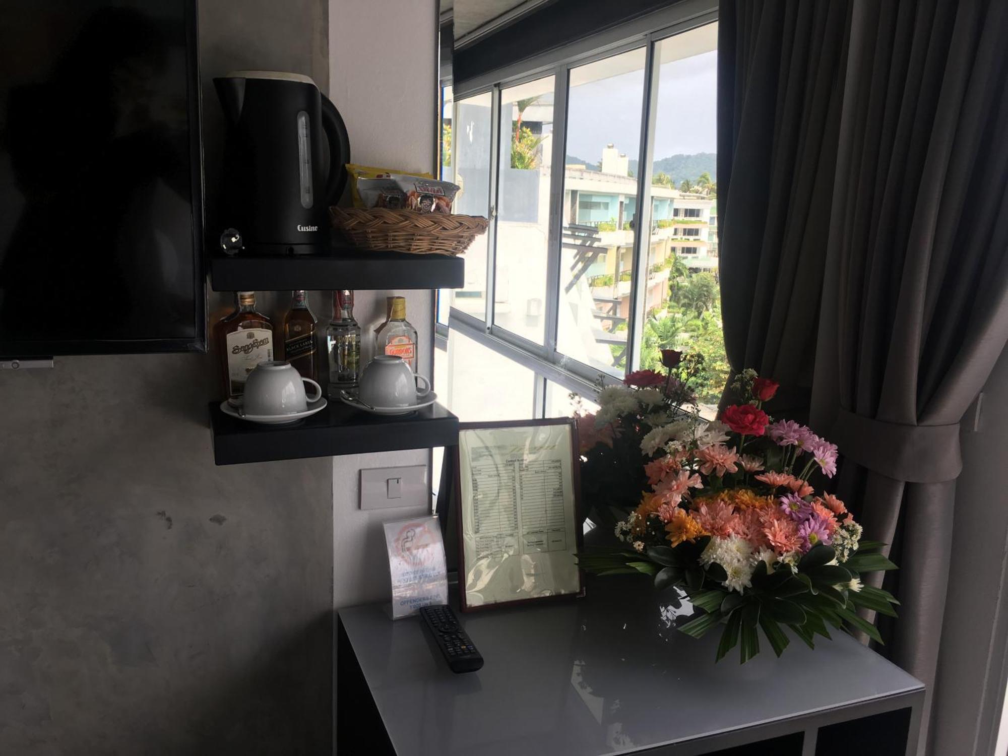 The Front Hotel And Apartments Patong Oda fotoğraf